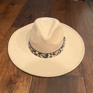 WOMEN’S LEOPARD PRINT BAND PANAMA HAT, ONE SIZE, IVORY/TAUPE
